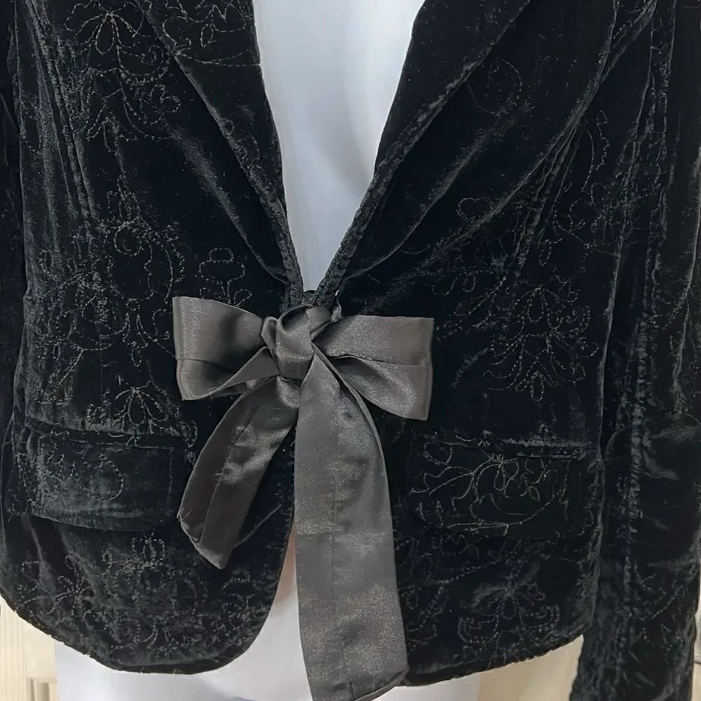 Old Navy Womens Black Jacket Size Small Tie Front Floral Embroidered Velvet Crop - Picture 5 of 10
